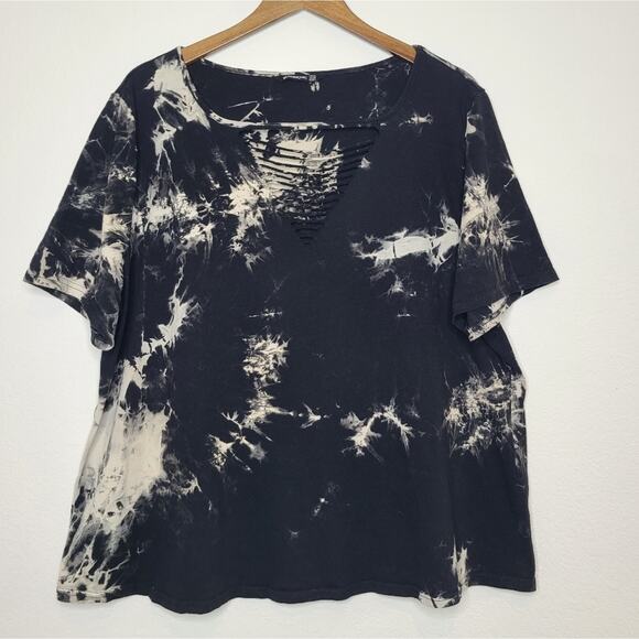 Bloomchic Distressed Neckline Cutout Tie-Dye T-Shirt 22 Plus - Picture 2 of 9